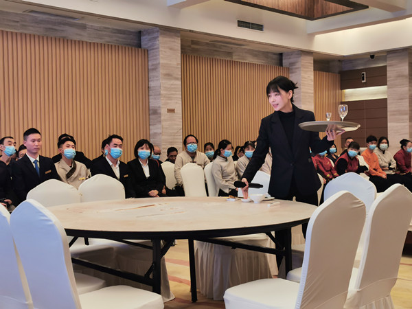 350VIP浦京集团职业礼仪培训工作室走进锦元张飞国际酒店